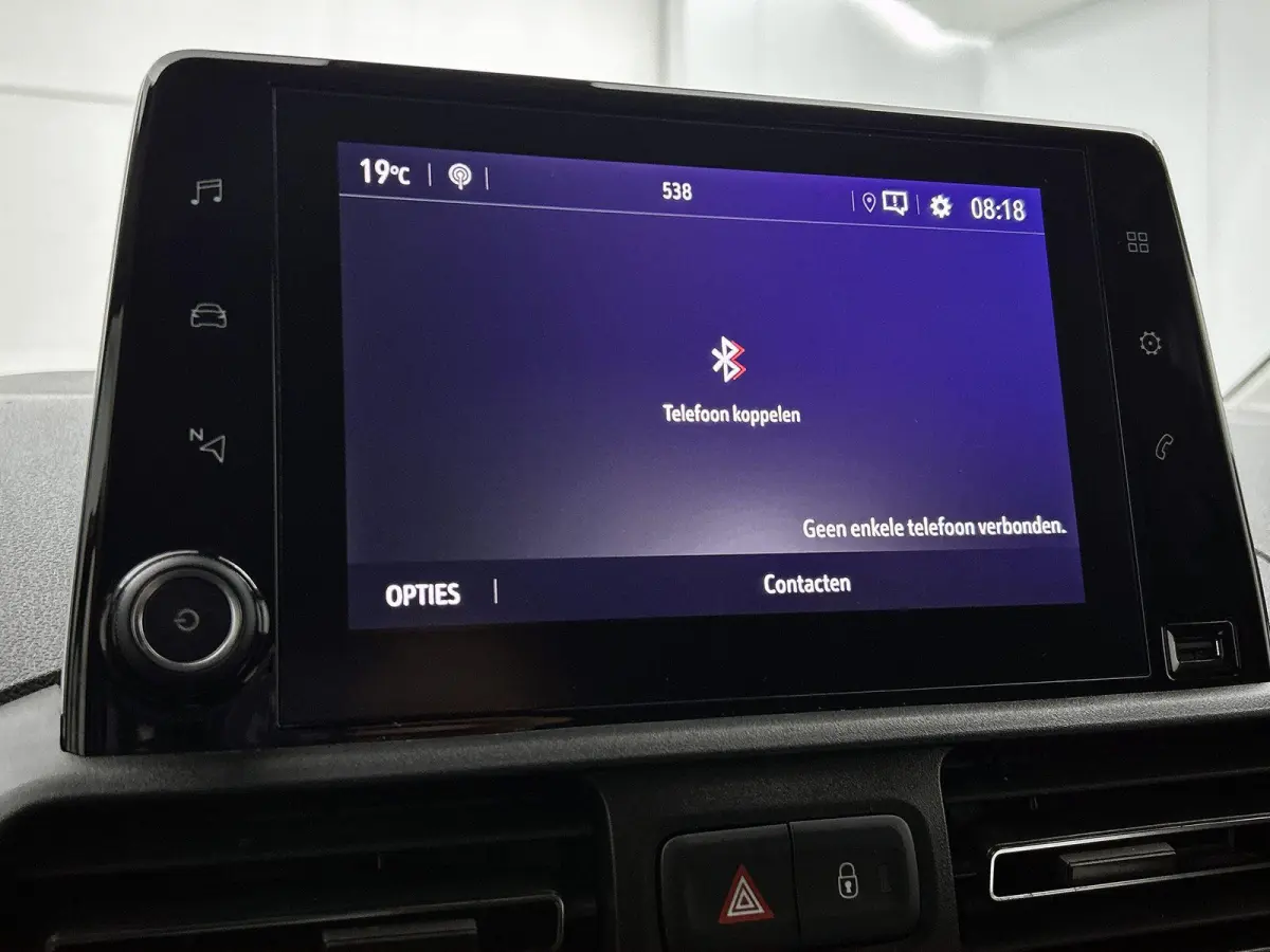 1.5D L2H1 Standaard licht metalen velgen | apple carplay(navigatie) |alles in kleur | camera | trekhaak.