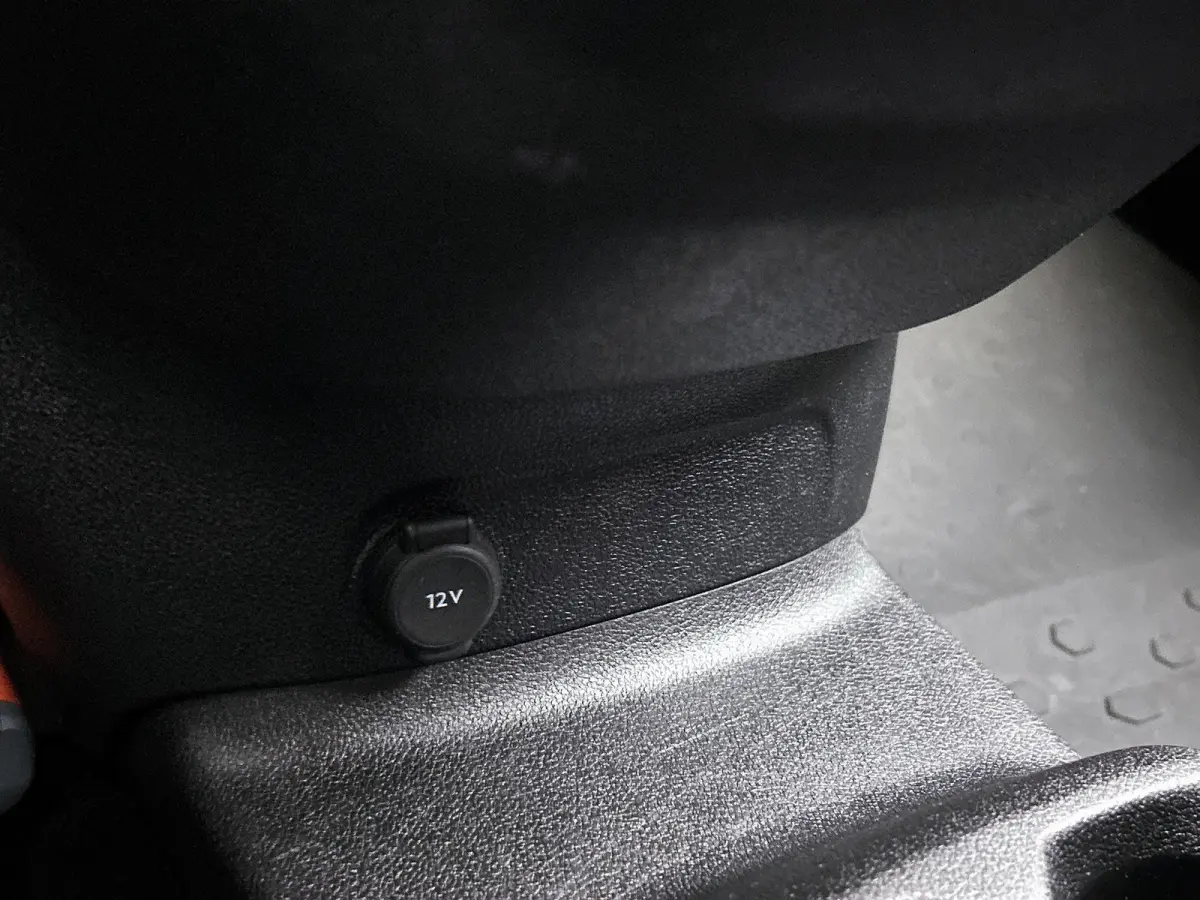 1.5D L2H1 Standaard licht metalen velgen | apple carplay(navigatie) |alles in kleur | camera | trekhaak.