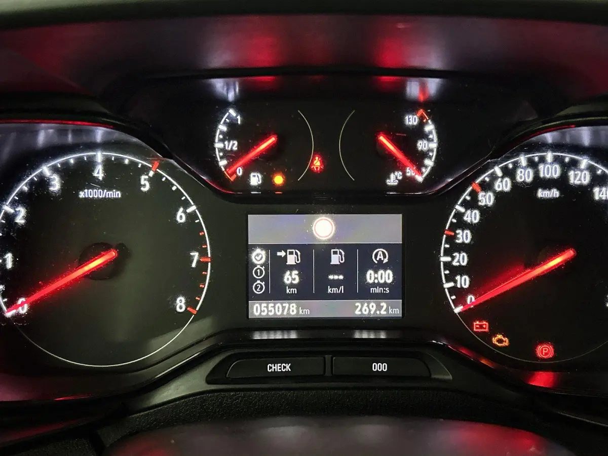 1.5D L2H1 Standaard licht metalen velgen | apple carplay(navigatie) |alles in kleur | camera | trekhaak.
