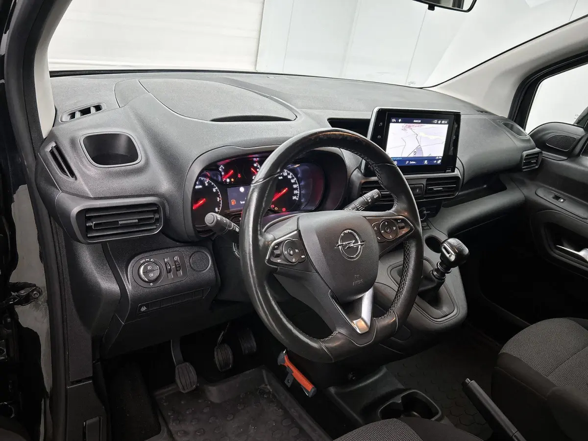 1.5D L2H1 Standaard licht metalen velgen | apple carplay(navigatie) |alles in kleur | camera | trekhaak.