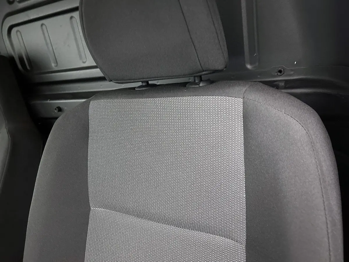 1.5D L2H1 Standaard licht metalen velgen | apple carplay(navigatie) |alles in kleur | camera | trekhaak.