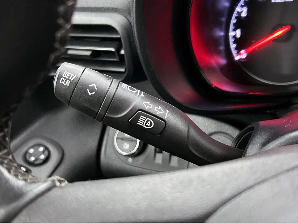 1.5D L2H1 Standaard licht metalen velgen | apple carplay(navigatie) |alles in kleur | camera | trekhaak.