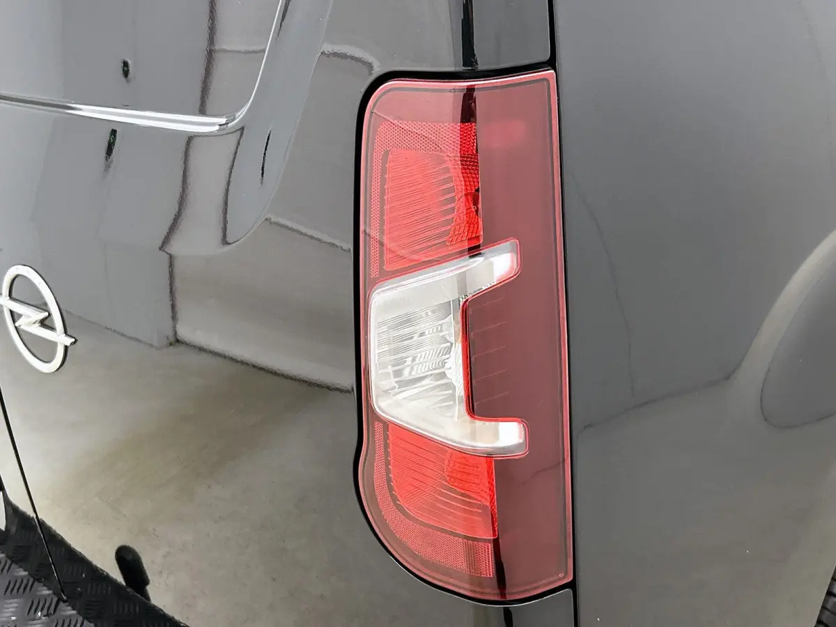 1.5D L2H1 Standaard licht metalen velgen | apple carplay(navigatie) |alles in kleur | camera | trekhaak.