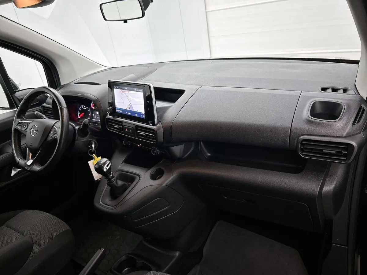 1.5D L2H1 Standaard licht metalen velgen | apple carplay(navigatie) |alles in kleur | camera | trekhaak.