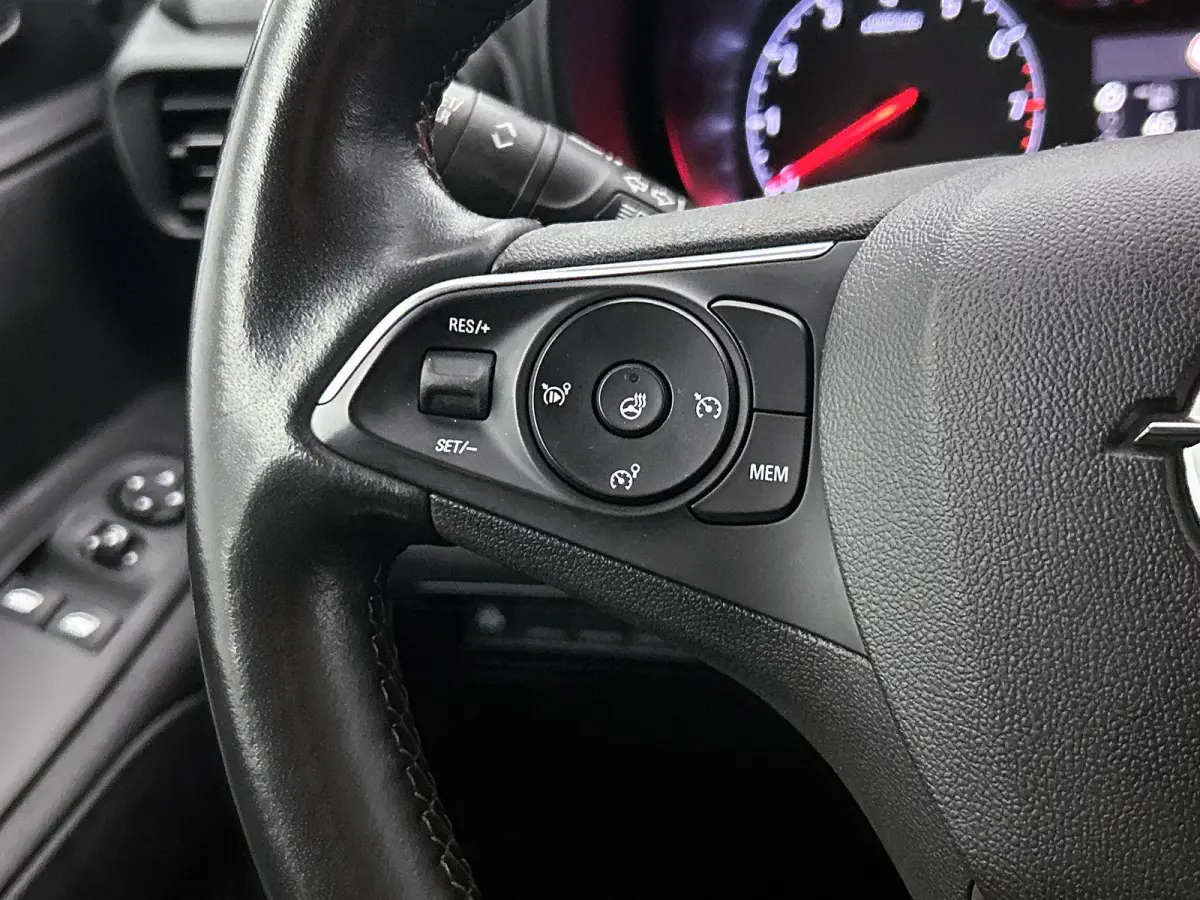 1.5D L2H1 Standaard licht metalen velgen | apple carplay(navigatie) |alles in kleur | camera | trekhaak.