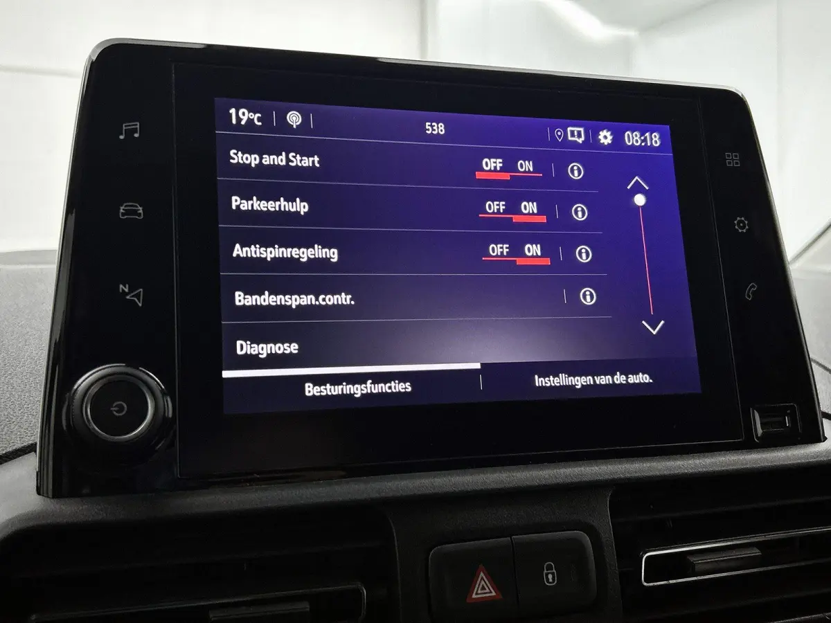 1.5D L2H1 Standaard licht metalen velgen | apple carplay(navigatie) |alles in kleur | camera | trekhaak.