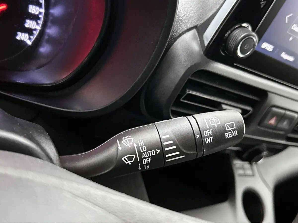 1.5D L2H1 Standaard licht metalen velgen | apple carplay(navigatie) |alles in kleur | camera | trekhaak.