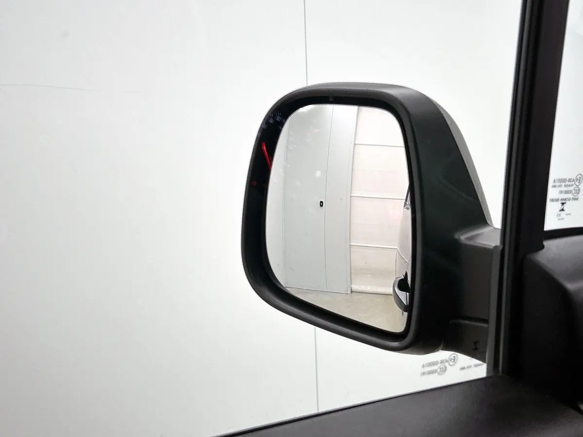 1.5D L2H1 Standaard licht metalen velgen | apple carplay(navigatie) |alles in kleur | camera | trekhaak.