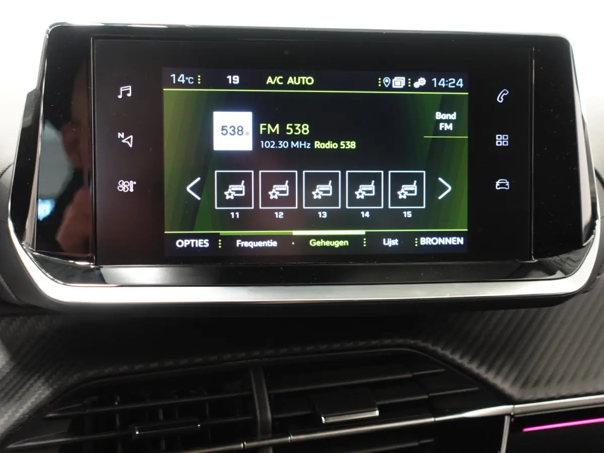 1.2 PureTech 100pk Automaat GT-Line Peugeot 208 1.2 PureTech 100pk Aut. GT-Line Navigatie Apple Carplay/Android Auto Camera Parkeersensoren Adaptive Cruise Control Blind Spot Assist Virtual 