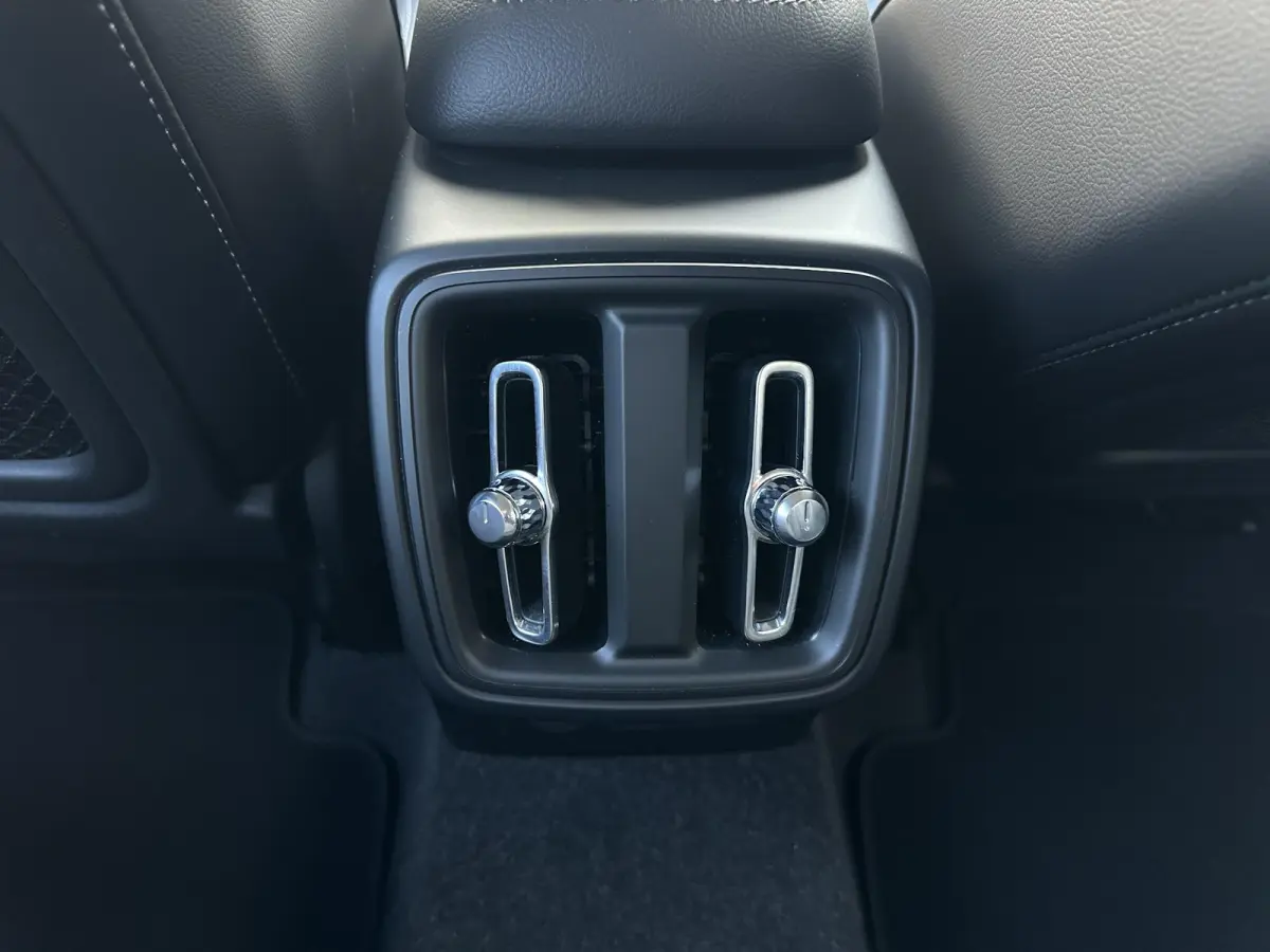 1.5 T2 Momentum Business | Camera/Carplay/Lederen bekleding/Adapt.Cruise/18"