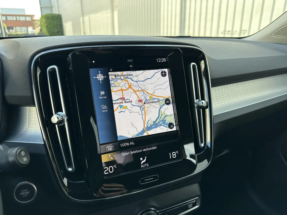 1.5 T2 Momentum Business | Camera/Carplay/Lederen bekleding/Adapt.Cruise/18"