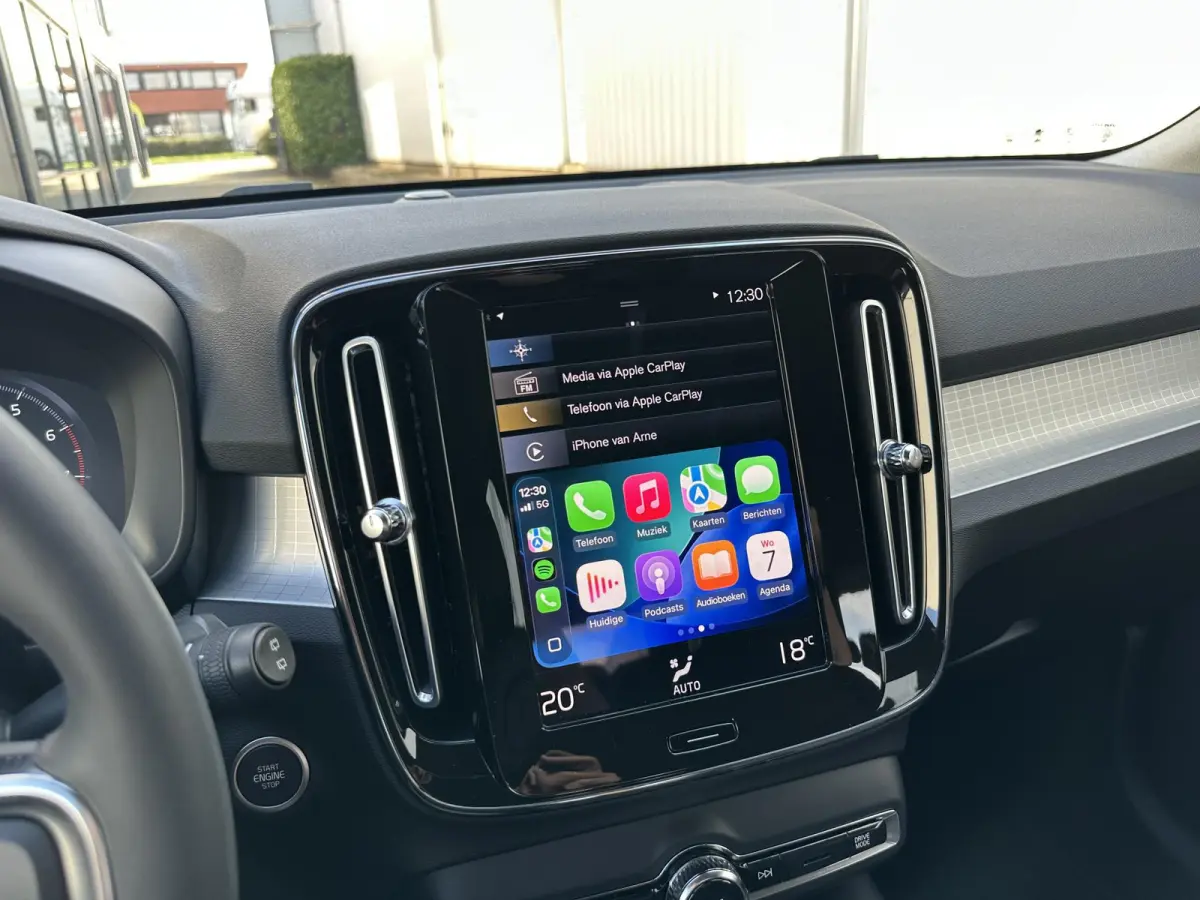 1.5 T2 Momentum Business | Camera/Carplay/Lederen bekleding/Adapt.Cruise/18"