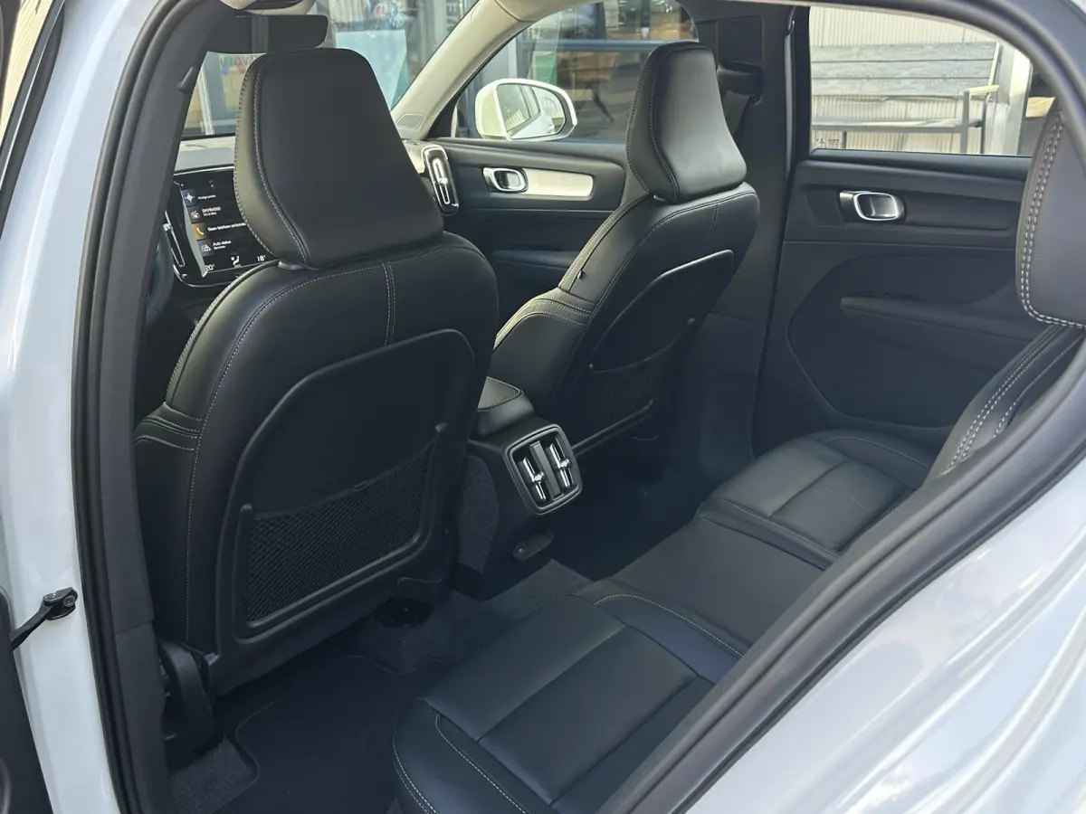1.5 T2 Momentum Business | Camera/Carplay/Lederen bekleding/Adapt.Cruise/18"