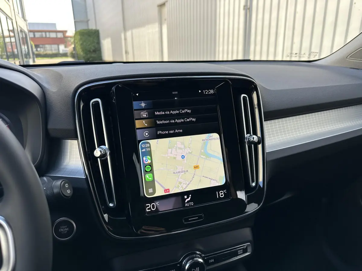 1.5 T2 Momentum Business | Camera/Carplay/Lederen bekleding/Adapt.Cruise/18"