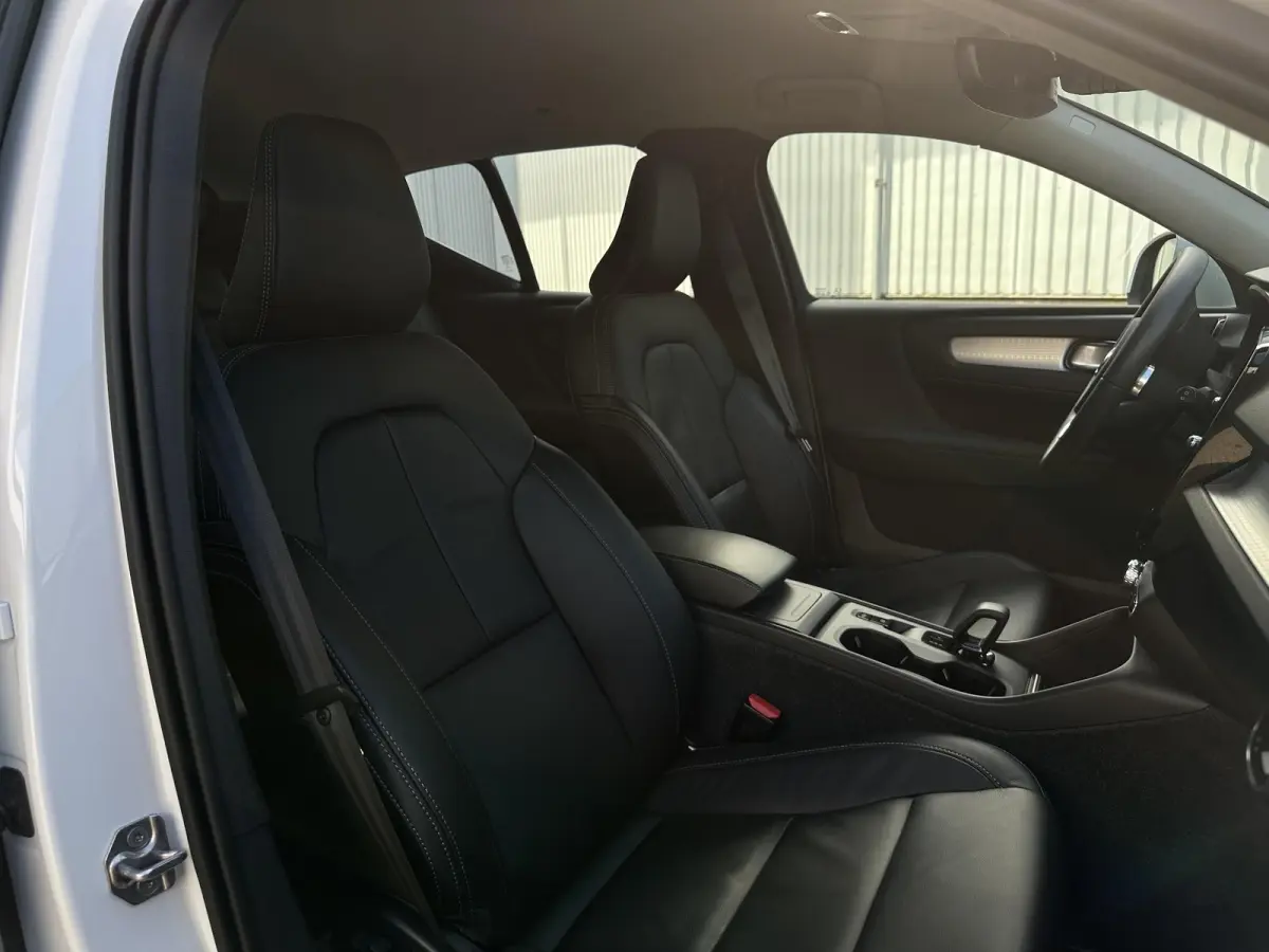1.5 T2 Momentum Business | Camera/Carplay/Lederen bekleding/Adapt.Cruise/18"