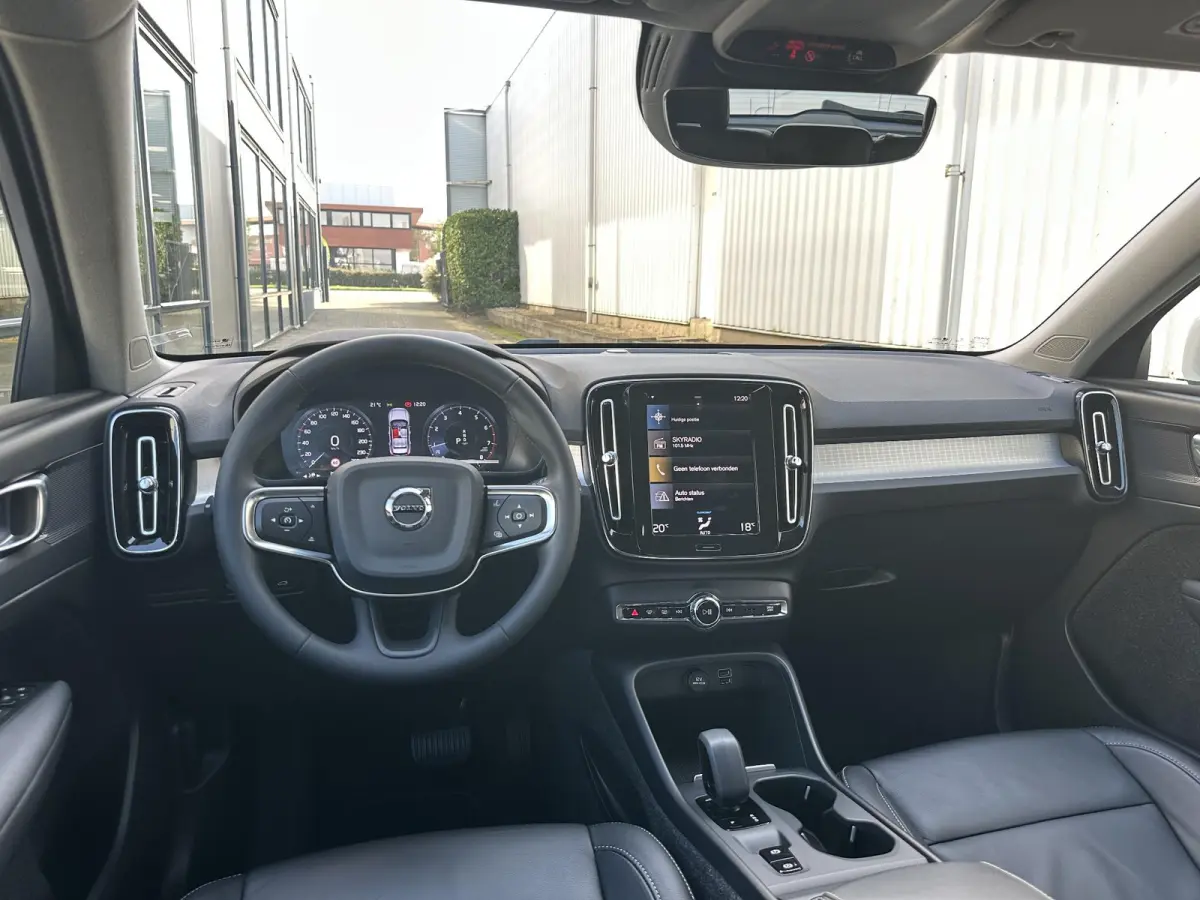 1.5 T2 Momentum Business | Camera/Carplay/Lederen bekleding/Adapt.Cruise/18"