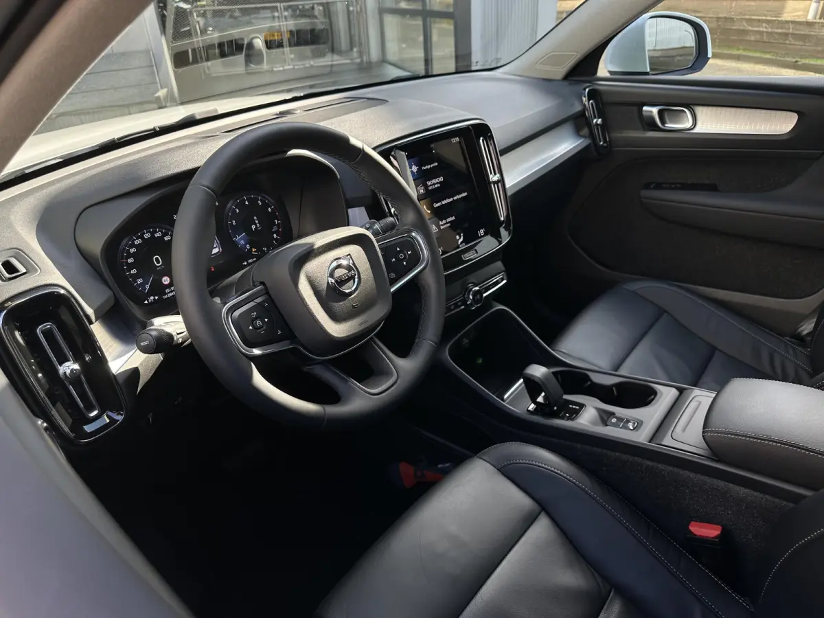 1.5 T2 Momentum Business | Camera/Carplay/Lederen bekleding/Adapt.Cruise/18"