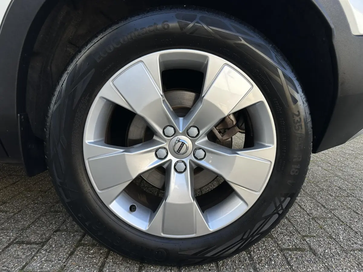 1.5 T2 Momentum Business | Camera/Carplay/Lederen bekleding/Adapt.Cruise/18"