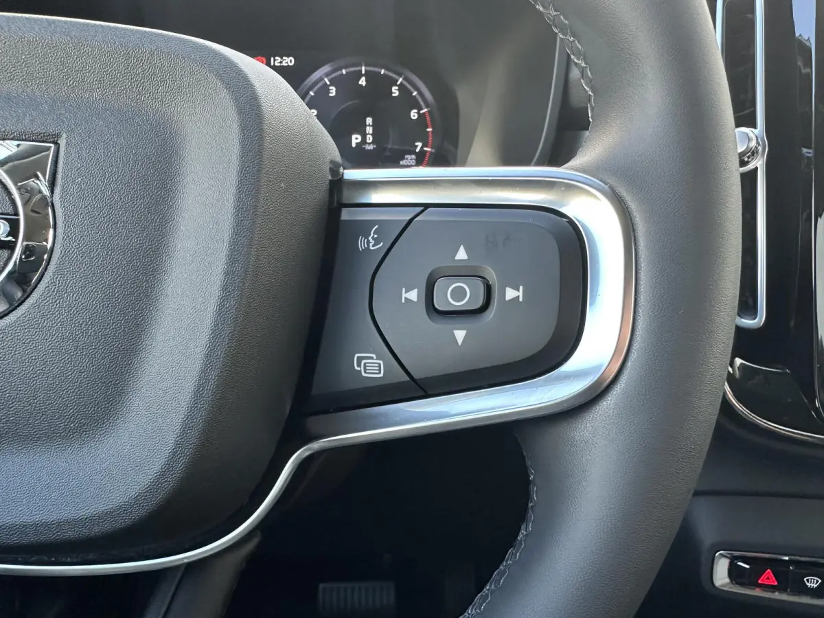 1.5 T2 Momentum Business | Camera/Carplay/Lederen bekleding/Adapt.Cruise/18"