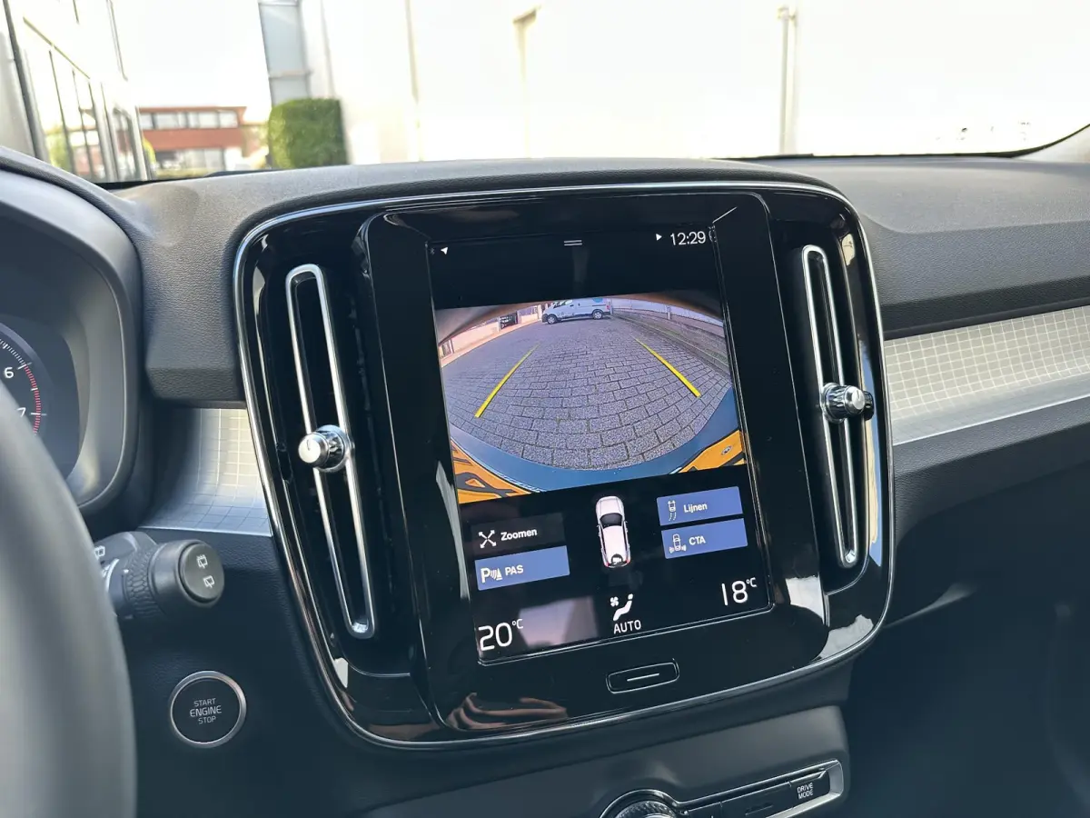 1.5 T2 Momentum Business | Camera/Carplay/Lederen bekleding/Adapt.Cruise/18"