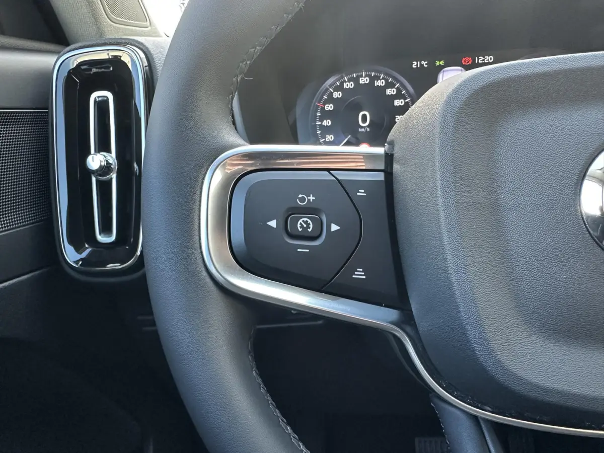 1.5 T2 Momentum Business | Camera/Carplay/Lederen bekleding/Adapt.Cruise/18"