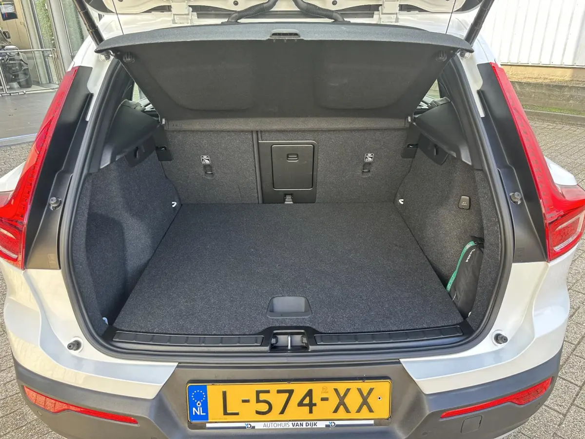1.5 T2 Momentum Business | Camera/Carplay/Lederen bekleding/Adapt.Cruise/18"