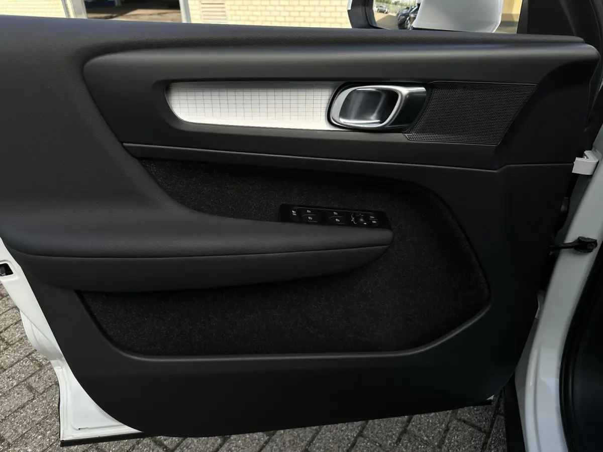 1.5 T2 Momentum Business | Camera/Carplay/Lederen bekleding/Adapt.Cruise/18"