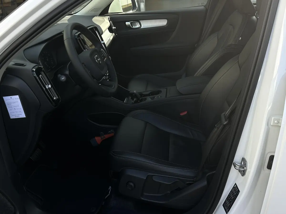 1.5 T2 Momentum Business | Camera/Carplay/Lederen bekleding/Adapt.Cruise/18"