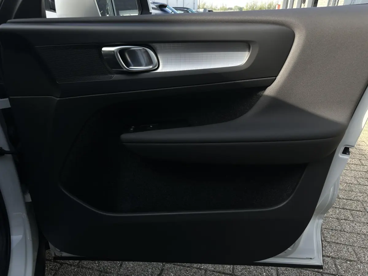 1.5 T2 Momentum Business | Camera/Carplay/Lederen bekleding/Adapt.Cruise/18"