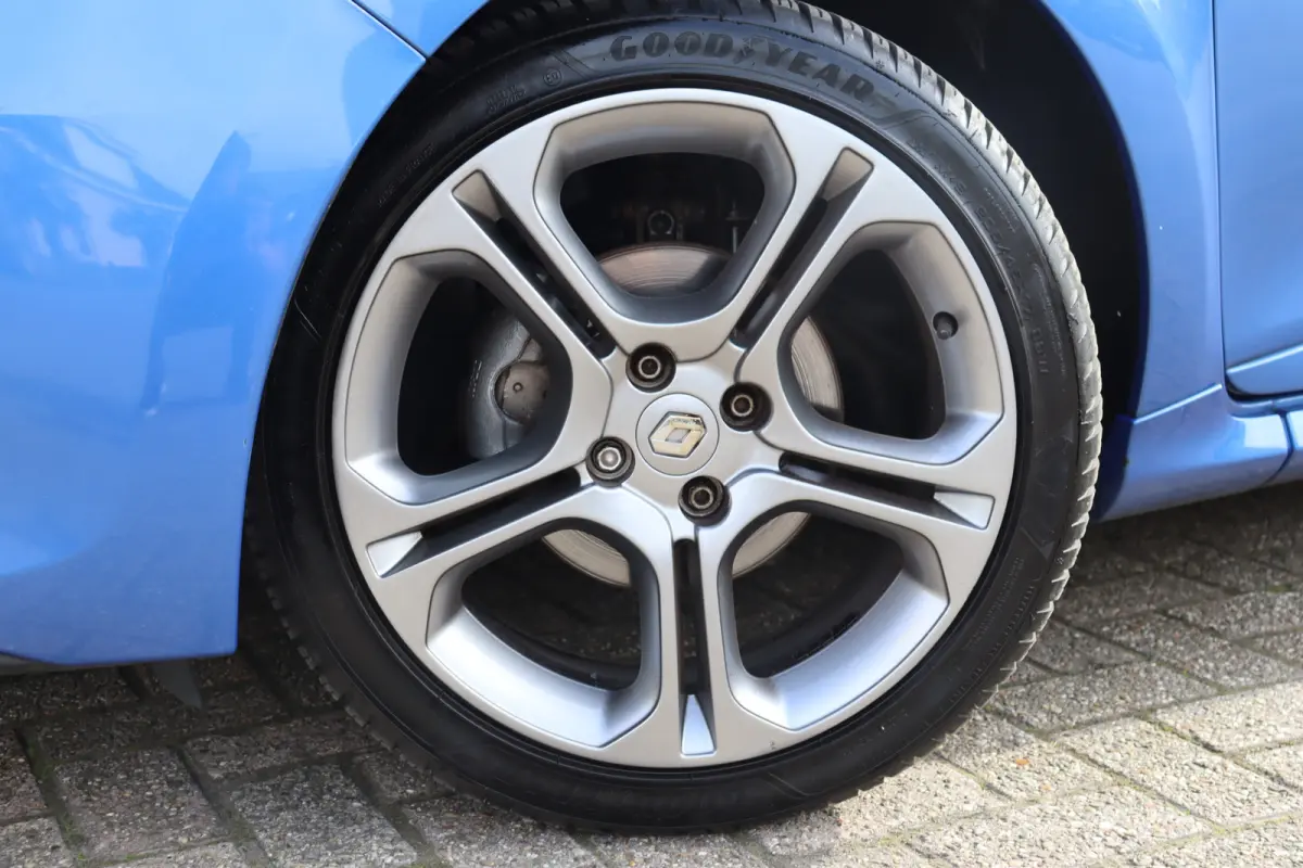 Clio GT, Climate, Cruise, Camera A, PDC A, Pano, Kuipstoelen, RS Drive, Keyless, Prijs Is Rijklaar Inclusief 6 Maanden Garantie