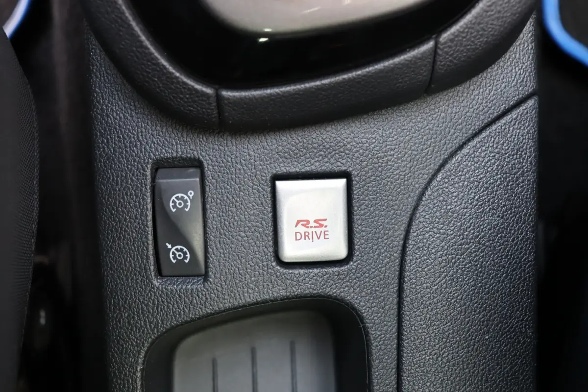 Clio GT, Climate, Cruise, Camera A, PDC A, Pano, Kuipstoelen, RS Drive, Keyless, Prijs Is Rijklaar Inclusief 6 Maanden Garantie