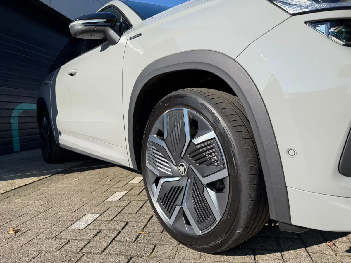 1.5 TSI PHEV Sportline Panoramadak 20 inch velgen Head Up display Adaptive cruise Navigatie Sportstoelen 360 camera Full LED