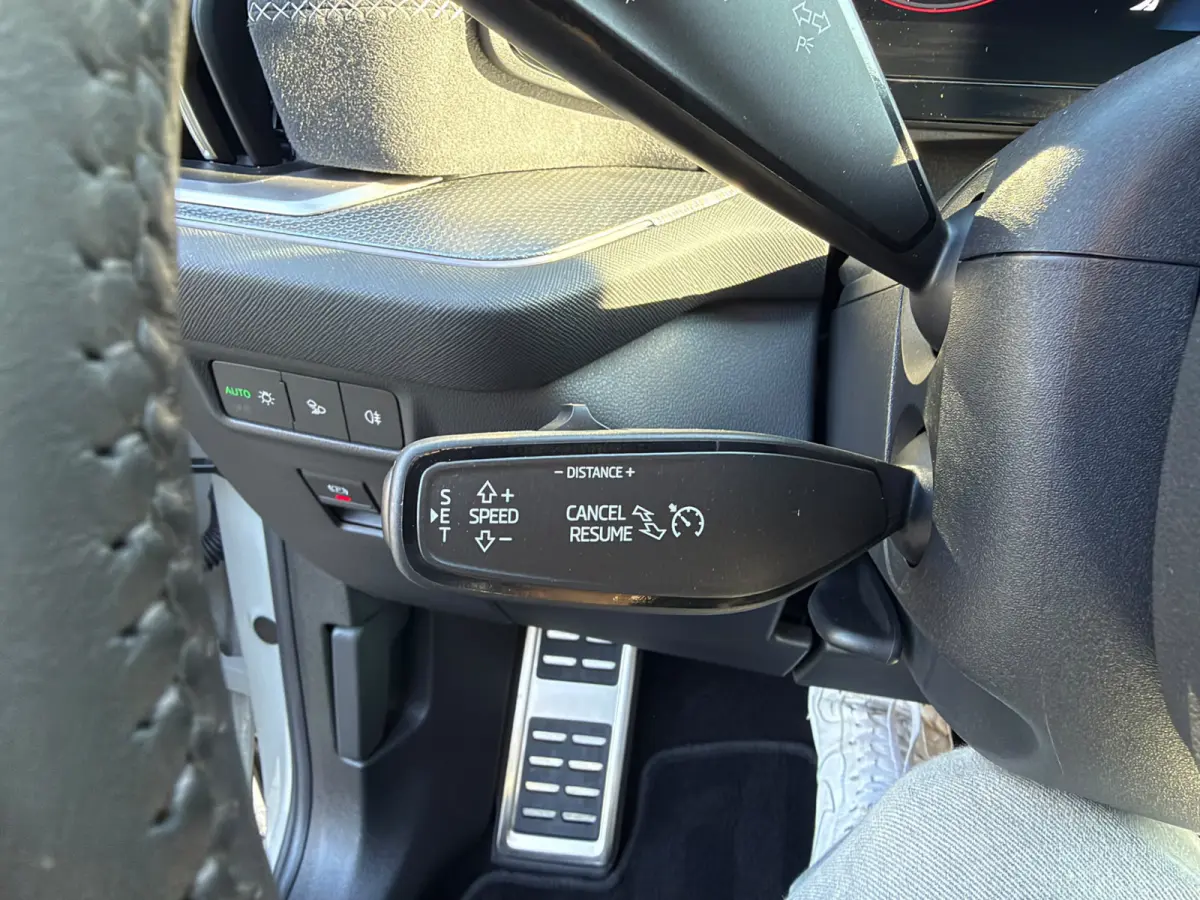 1.5 TSI PHEV Sportline Panoramadak 20 inch velgen Head Up display Adaptive cruise Navigatie Sportstoelen 360 camera Full LED
