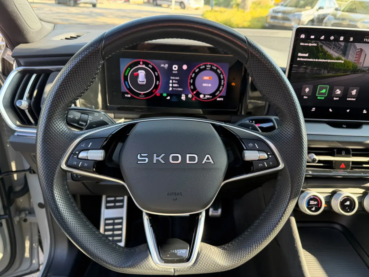 1.5 TSI PHEV Sportline Panoramadak 20 inch velgen Head Up display Adaptive cruise Navigatie Sportstoelen 360 camera Full LED