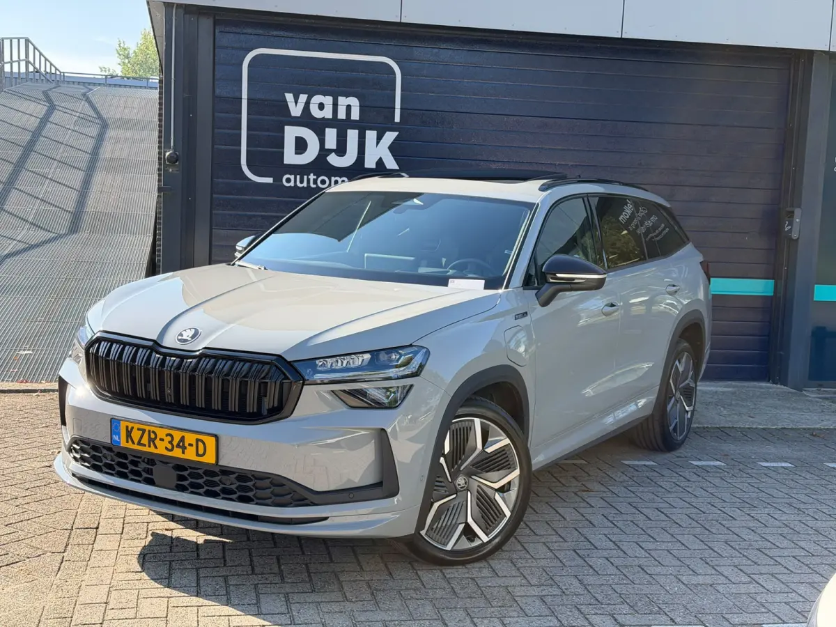 1.5 TSI PHEV Sportline Panoramadak 20 inch velgen Head Up display Adaptive cruise Navigatie Sportstoelen 360 camera Full LED
