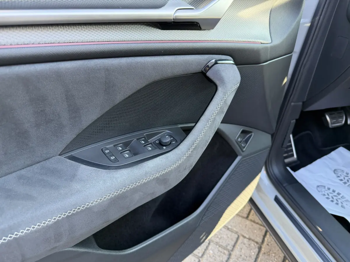 1.5 TSI PHEV Sportline Panoramadak 20 inch velgen Head Up display Adaptive cruise Navigatie Sportstoelen 360 camera Full LED