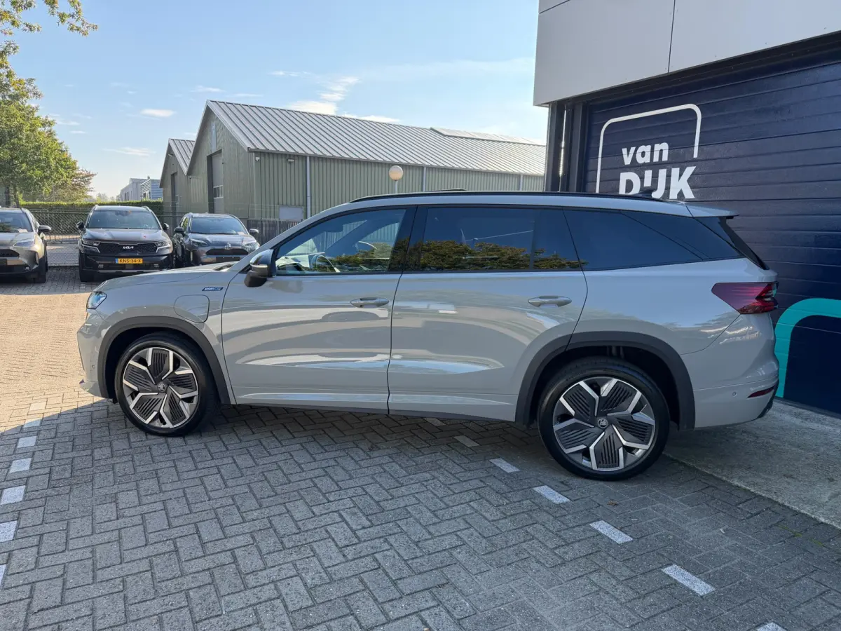 1.5 TSI PHEV Sportline Panoramadak 20 inch velgen Head Up display Adaptive cruise Navigatie Sportstoelen 360 camera Full LED