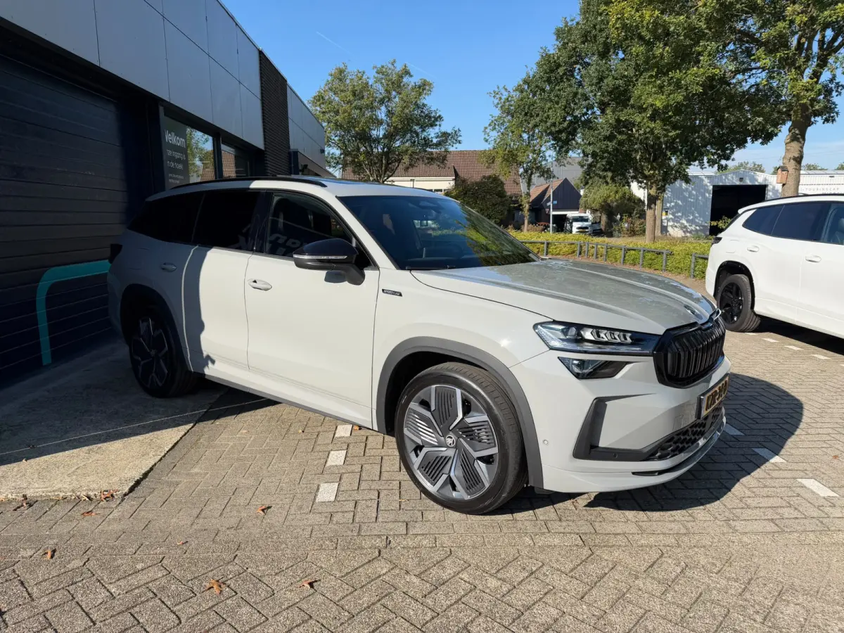 1.5 TSI PHEV Sportline Panoramadak 20 inch velgen Head Up display Adaptive cruise Navigatie Sportstoelen 360 camera Full LED