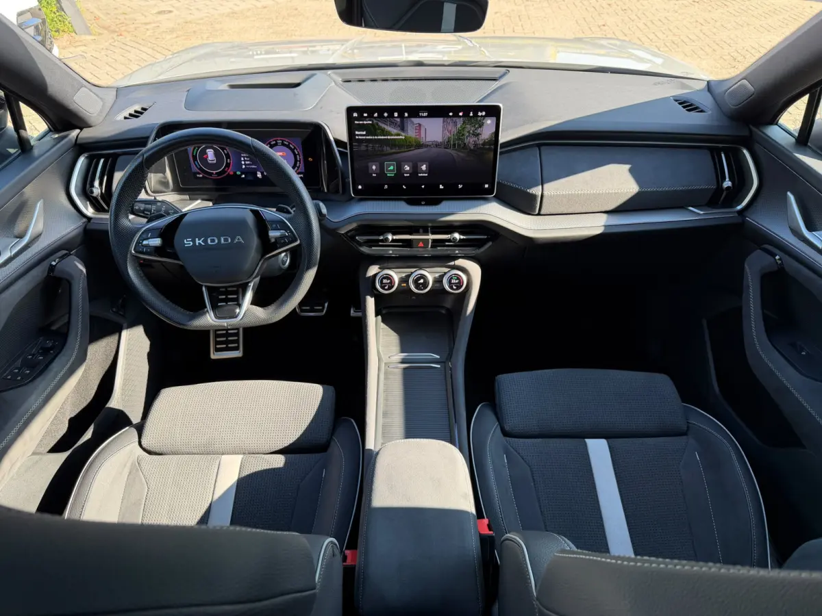 1.5 TSI PHEV Sportline Panoramadak 20 inch velgen Head Up display Adaptive cruise Navigatie Sportstoelen 360 camera Full LED