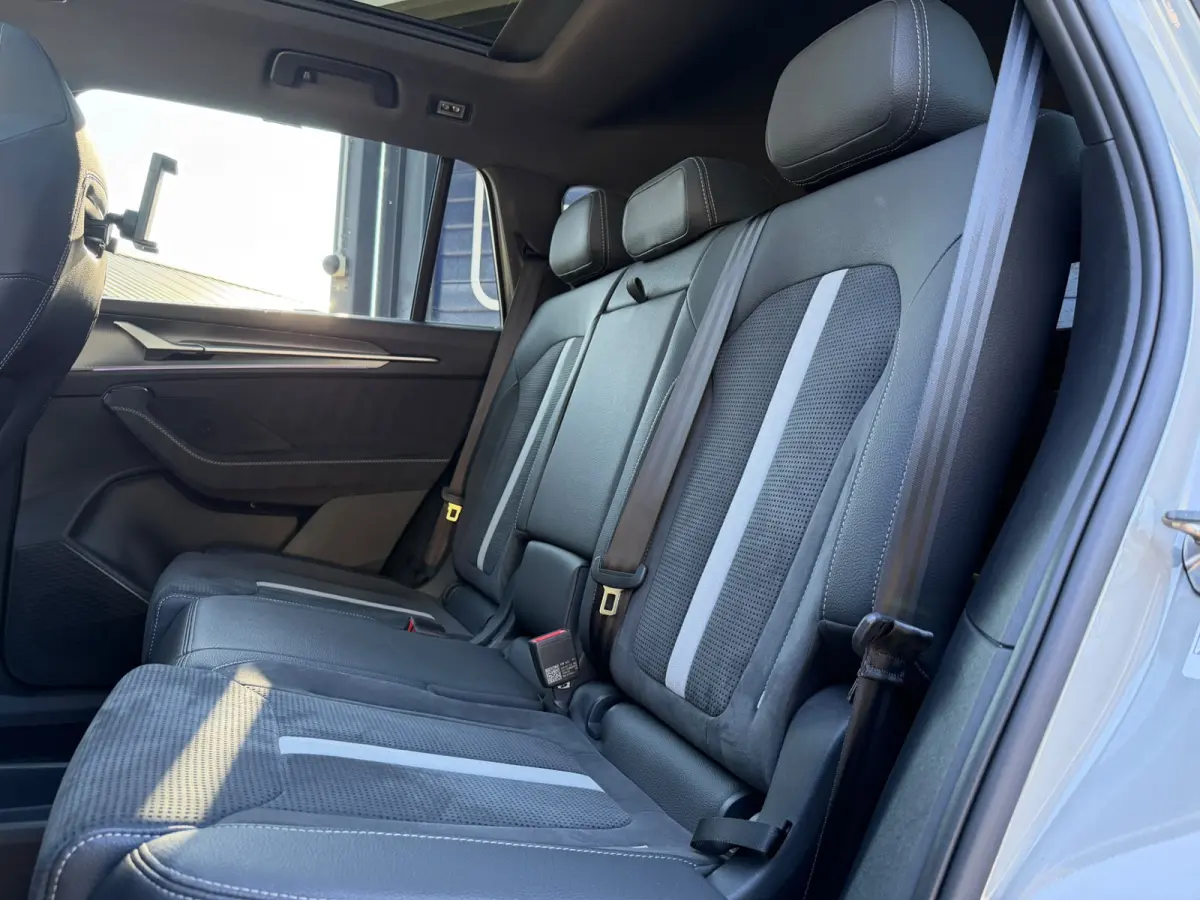 1.5 TSI PHEV Sportline Panoramadak 20 inch velgen Head Up display Adaptive cruise Navigatie Sportstoelen 360 camera Full LED
