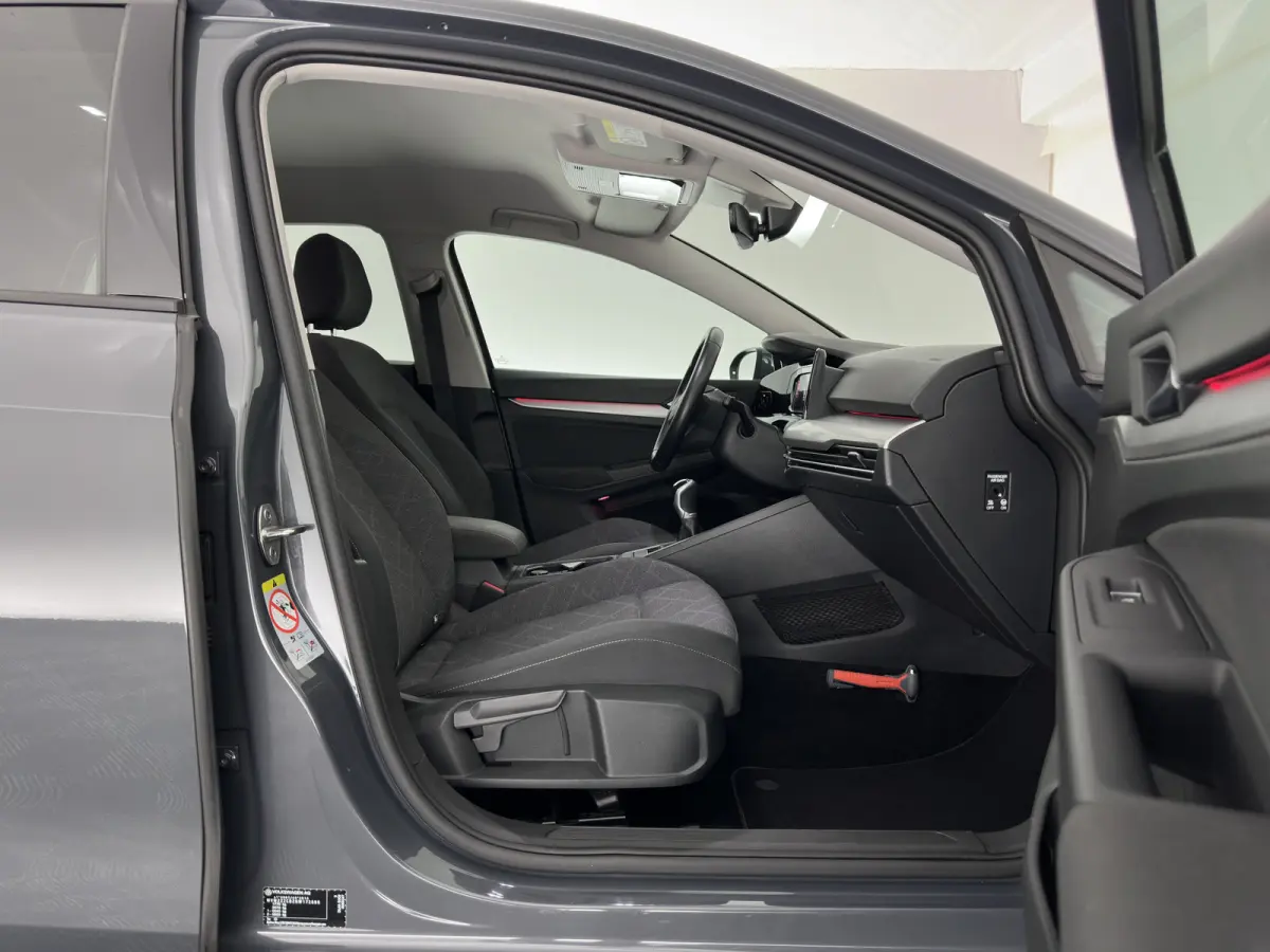 1.0 TSI Life *FULL-LED | ADAPTIVE-CRUISE | DIGI-COCKPIT | NAVI-FULLMAP | AMBIENTLIGHT | COMFORTSEATS | CAMERA | KEYLESS | DAB+ | PRIVACY-GLASS | ECC | PDC | 17''ALU*
