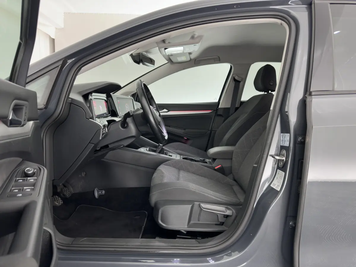 1.0 TSI Life *FULL-LED | ADAPTIVE-CRUISE | DIGI-COCKPIT | NAVI-FULLMAP | AMBIENTLIGHT | COMFORTSEATS | CAMERA | KEYLESS | DAB+ | PRIVACY-GLASS | ECC | PDC | 17''ALU*