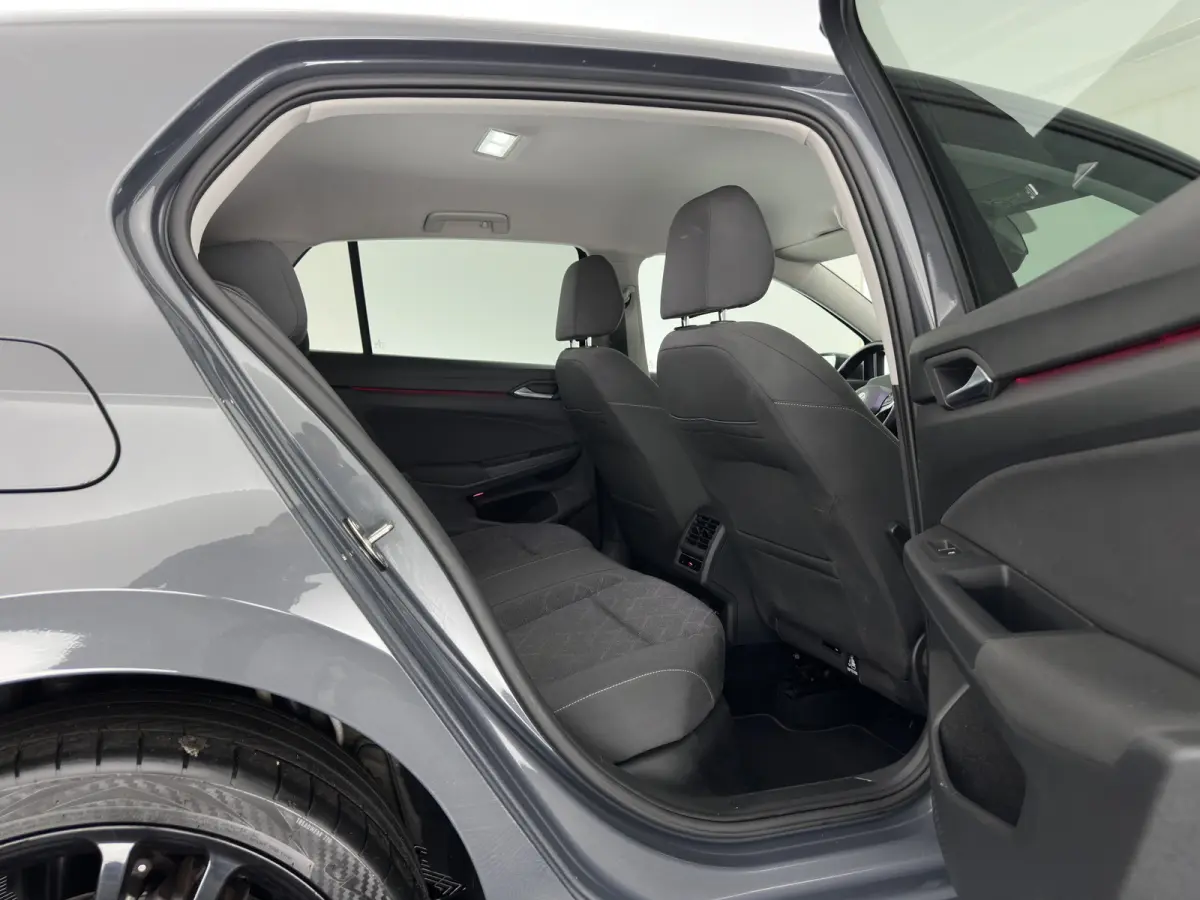 1.0 TSI Life *FULL-LED | ADAPTIVE-CRUISE | DIGI-COCKPIT | NAVI-FULLMAP | AMBIENTLIGHT | COMFORTSEATS | CAMERA | KEYLESS | DAB+ | PRIVACY-GLASS | ECC | PDC | 17''ALU*