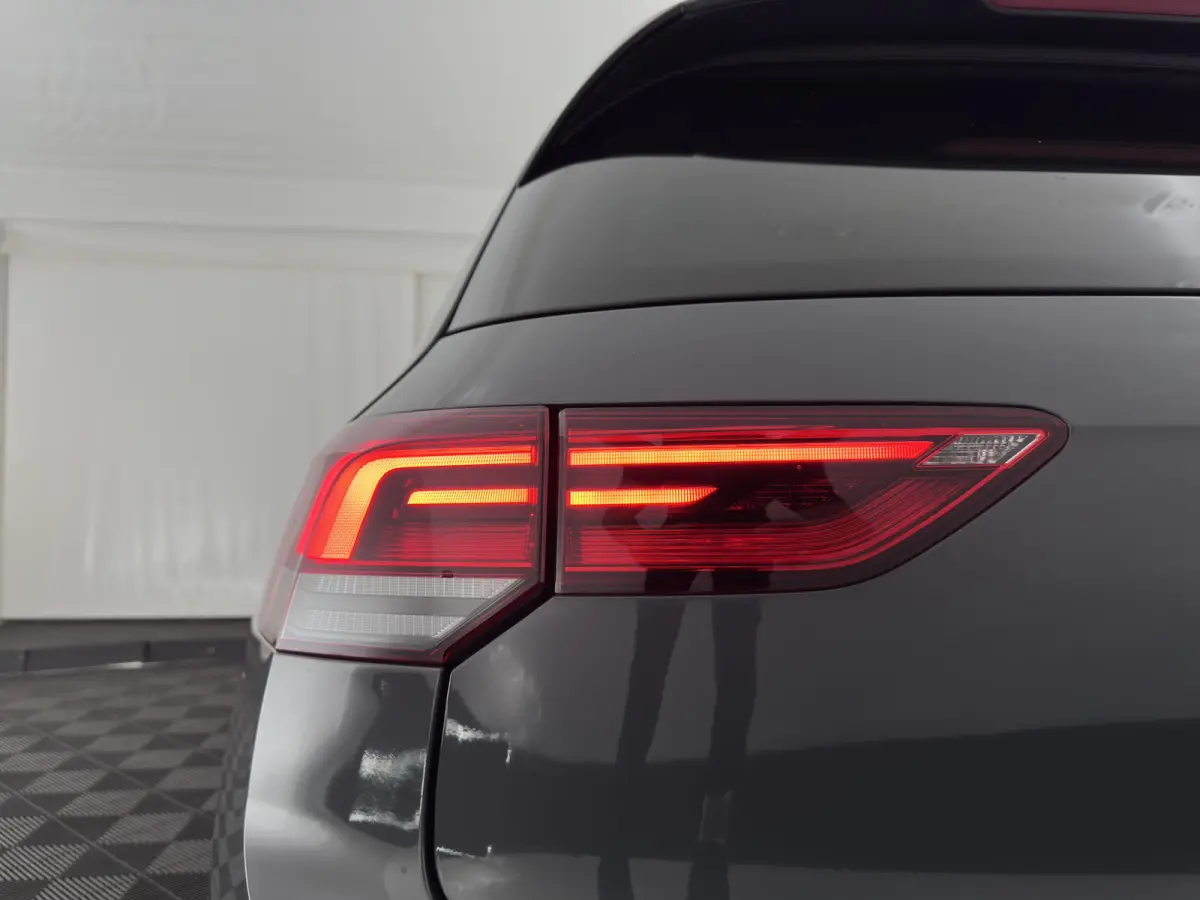 1.0 TSI Life *FULL-LED | ADAPTIVE-CRUISE | DIGI-COCKPIT | NAVI-FULLMAP | AMBIENTLIGHT | COMFORTSEATS | CAMERA | KEYLESS | DAB+ | PRIVACY-GLASS | ECC | PDC | 17''ALU*