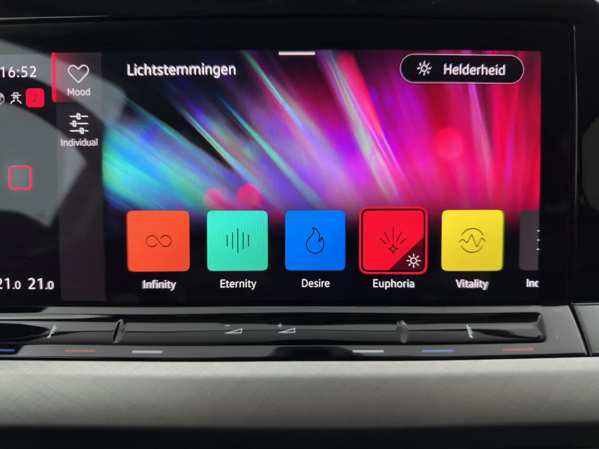 1.0 TSI Life *FULL-LED | ADAPTIVE-CRUISE | DIGI-COCKPIT | NAVI-FULLMAP | AMBIENTLIGHT | COMFORTSEATS | CAMERA | KEYLESS | DAB+ | PRIVACY-GLASS | ECC | PDC | 17''ALU*