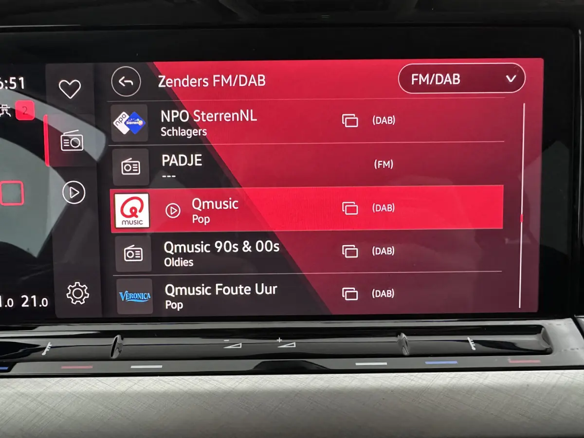 1.0 TSI Life *FULL-LED | ADAPTIVE-CRUISE | DIGI-COCKPIT | NAVI-FULLMAP | AMBIENTLIGHT | COMFORTSEATS | CAMERA | KEYLESS | DAB+ | PRIVACY-GLASS | ECC | PDC | 17''ALU*