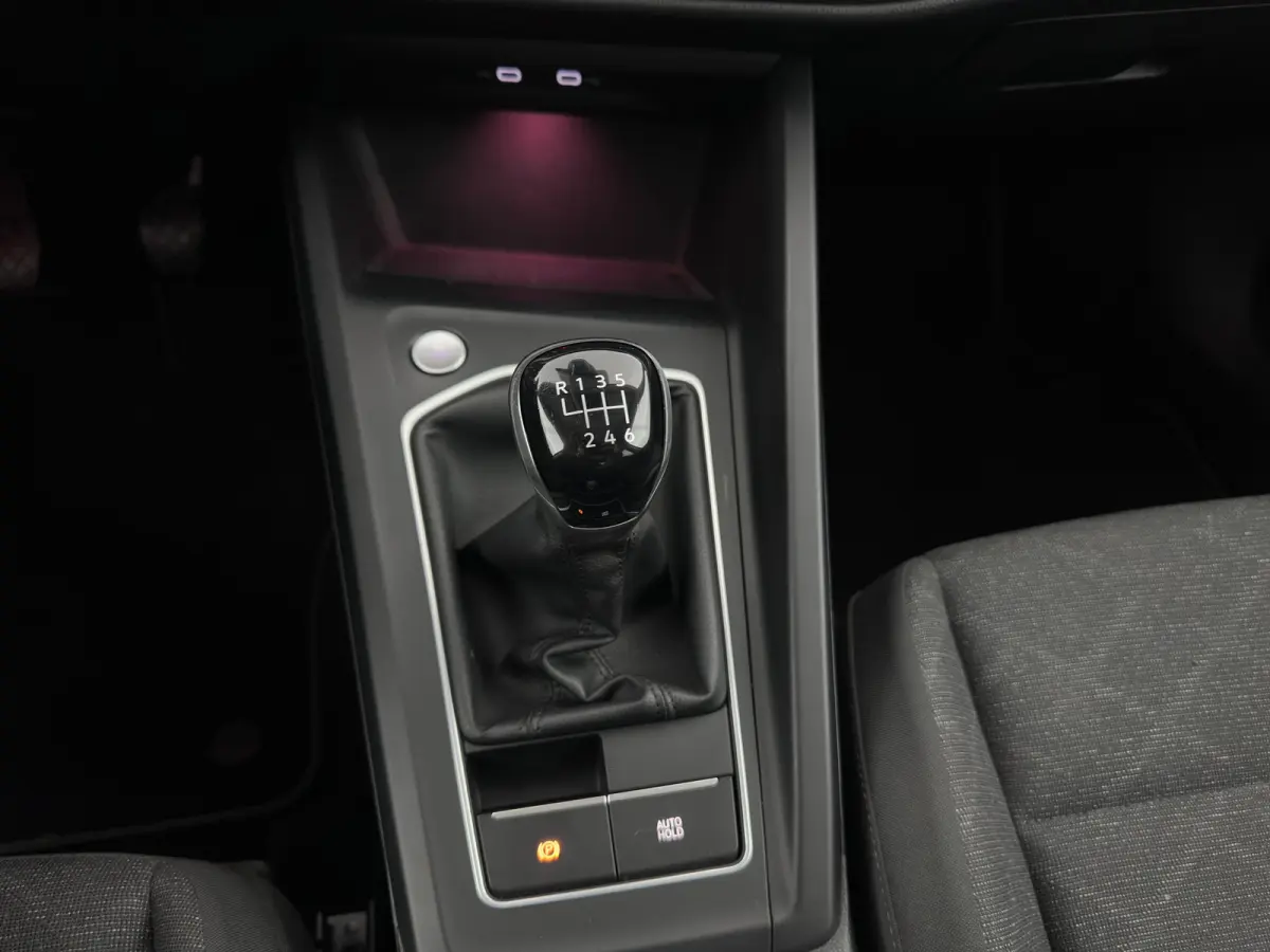 1.0 TSI Life *FULL-LED | ADAPTIVE-CRUISE | DIGI-COCKPIT | NAVI-FULLMAP | AMBIENTLIGHT | COMFORTSEATS | CAMERA | KEYLESS | DAB+ | PRIVACY-GLASS | ECC | PDC | 17''ALU*