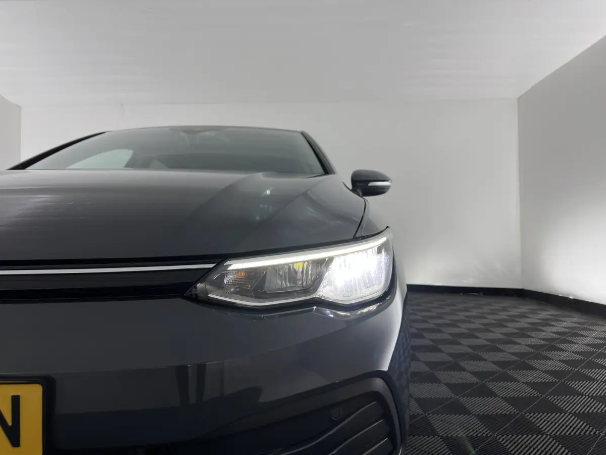 1.0 TSI Life *FULL-LED | ADAPTIVE-CRUISE | DIGI-COCKPIT | NAVI-FULLMAP | AMBIENTLIGHT | COMFORTSEATS | CAMERA | KEYLESS | DAB+ | PRIVACY-GLASS | ECC | PDC | 17''ALU*