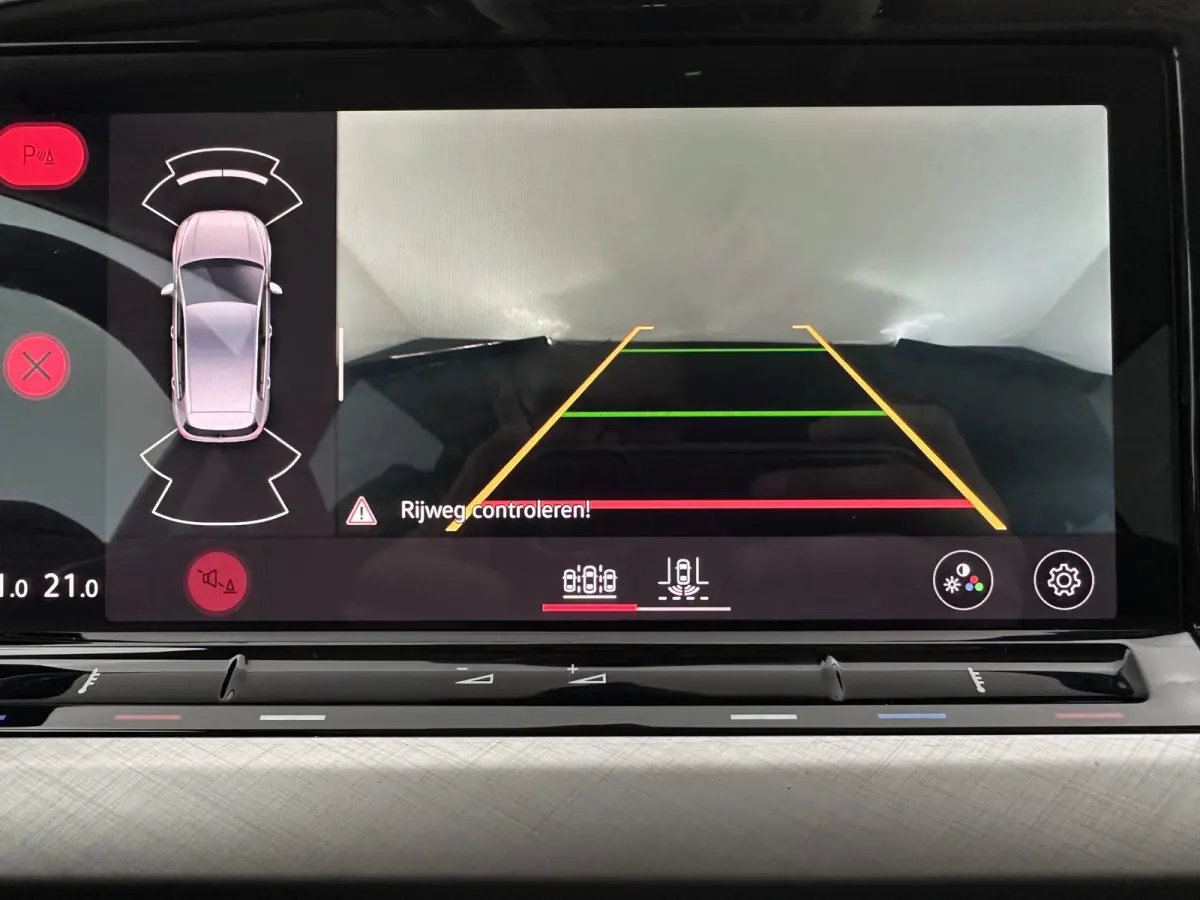 1.0 TSI Life *FULL-LED | ADAPTIVE-CRUISE | DIGI-COCKPIT | NAVI-FULLMAP | AMBIENTLIGHT | COMFORTSEATS | CAMERA | KEYLESS | DAB+ | PRIVACY-GLASS | ECC | PDC | 17''ALU*