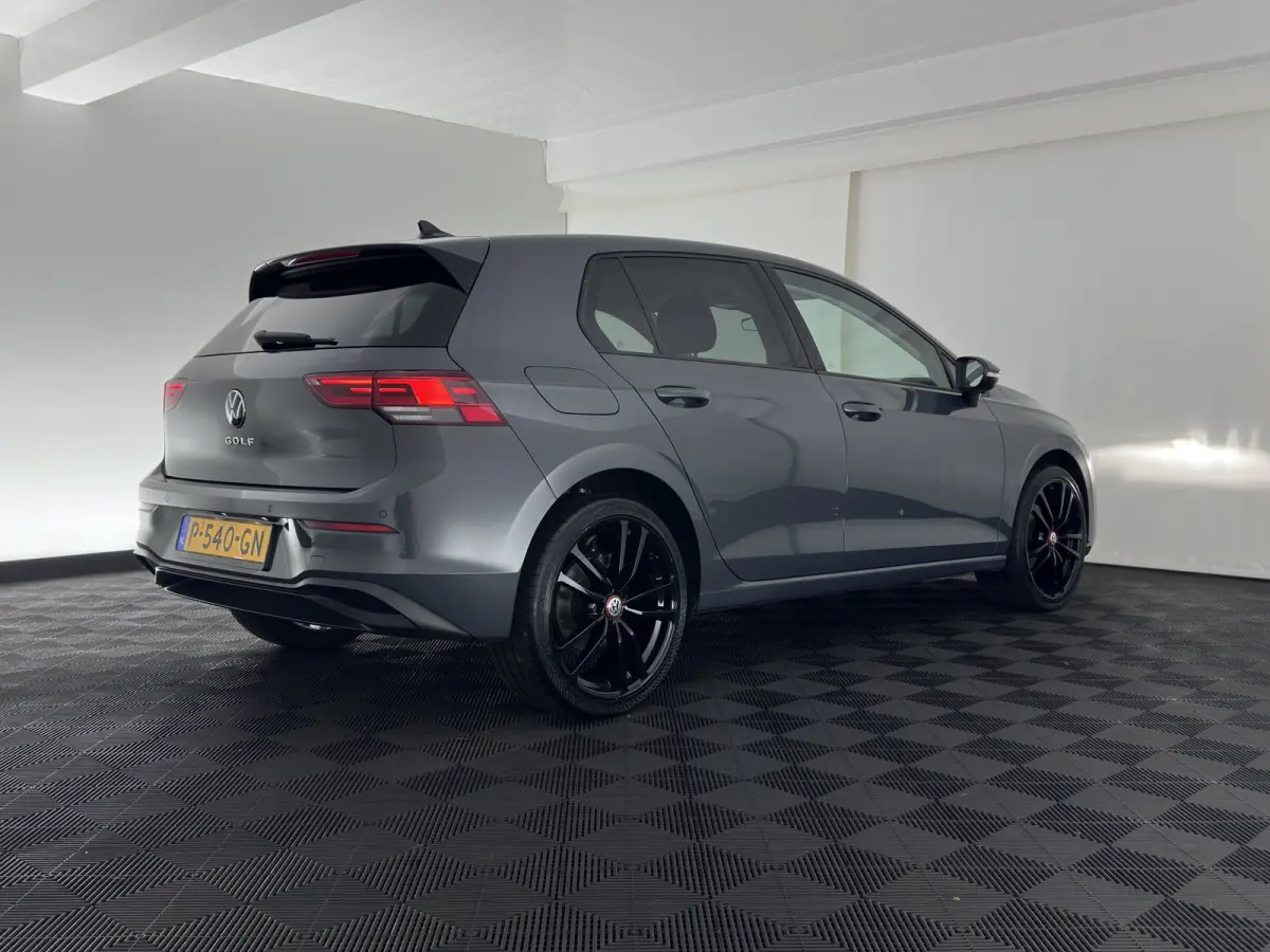 1.0 TSI Life *FULL-LED | ADAPTIVE-CRUISE | DIGI-COCKPIT | NAVI-FULLMAP | AMBIENTLIGHT | COMFORTSEATS | CAMERA | KEYLESS | DAB+ | PRIVACY-GLASS | ECC | PDC | 17''ALU*